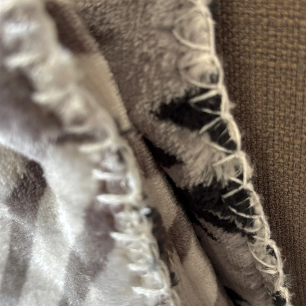 Cedar Creek Reversible Horseshoe print,velvety soft plush throw,Western - Picture 5 of 7